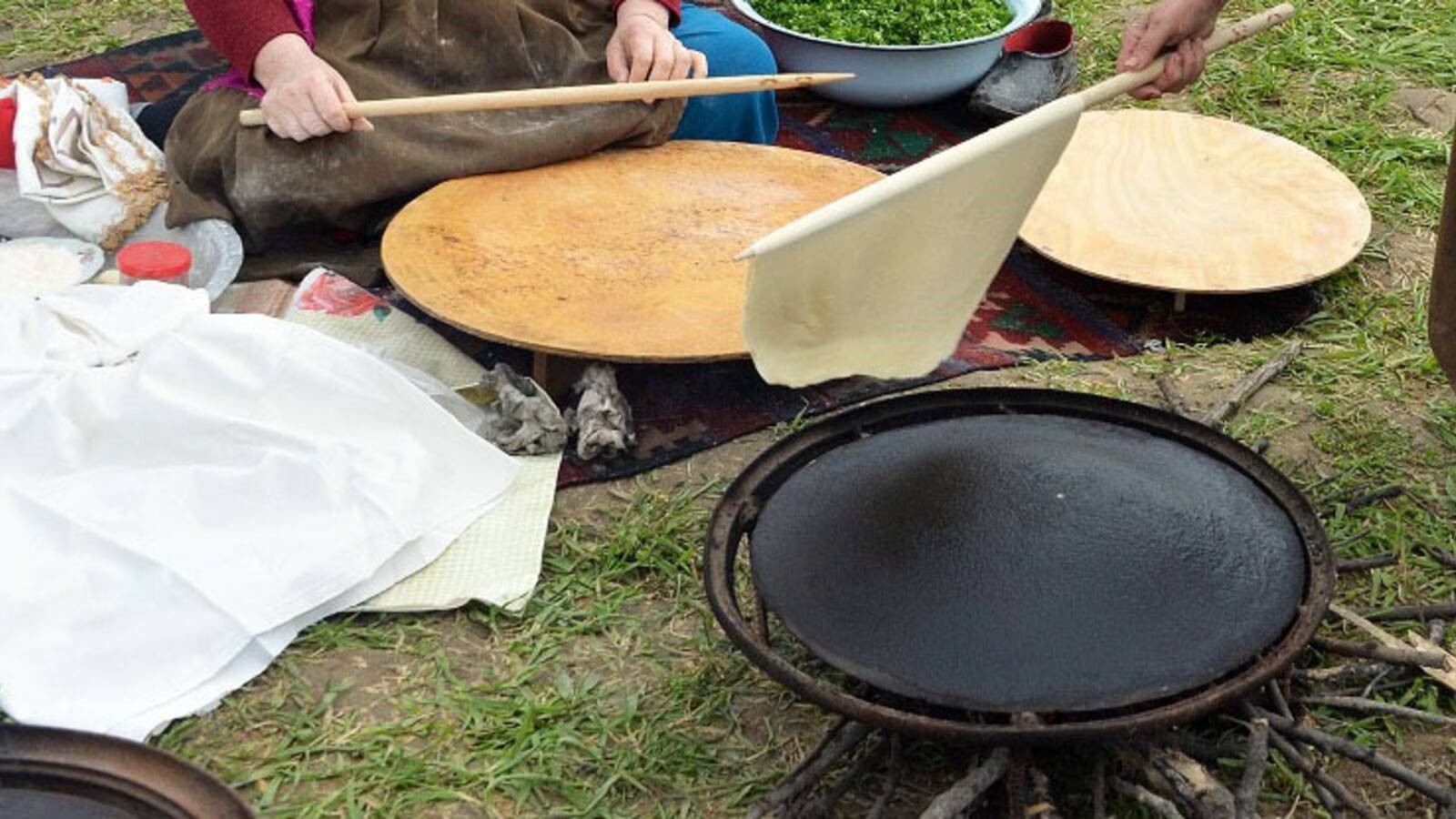 Cultura de hornear y división del pan Lavash (pan plano), Kairma, Jupka, Ufka